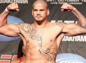 Ex-lutador do UFC desarma homem com faca e impede assalto nos EUA