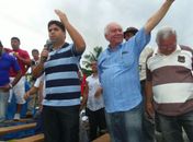 O vice candidato a prefeito de Maragogi, Pipo falando ao lado do Fernando Sergio Lira(camisa azul)