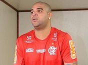 Jogador Adriano engorda e começa a preocupar dirigentes do Flamengo