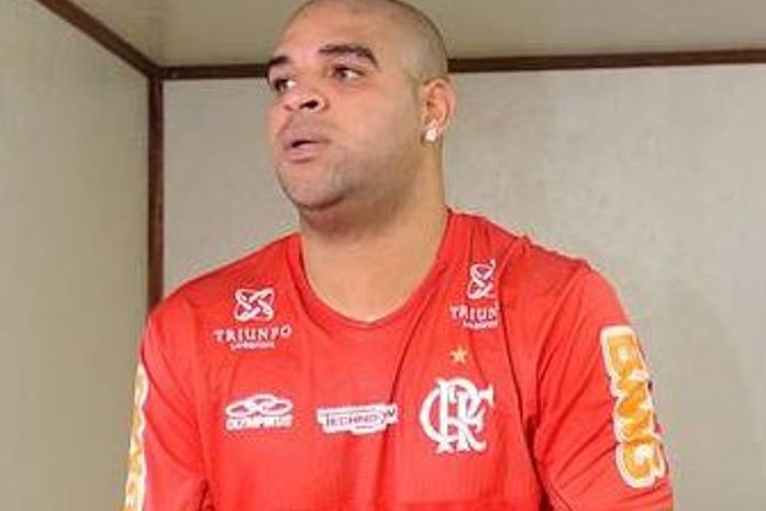 Jogador Adriano engorda e começa a preocupar dirigentes do Flamengo