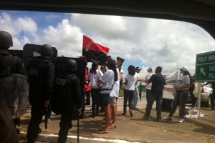 Protesto congestionou rodovia e impedia chegada de autoridades ao evento