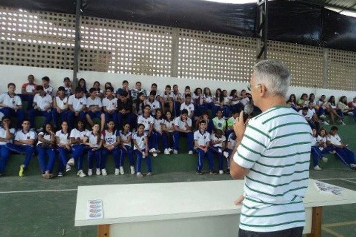 Marcos Vieira com os estudantes de Rio Largo