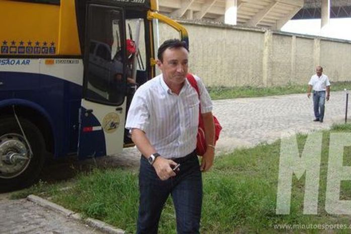 Após nova derrota, Roberto Fonseca deixa o comando técnico do CRB