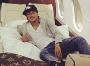Neymar tenta comprar helicóptero financiado em banco