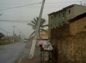 Poste inclinado no José Tenório