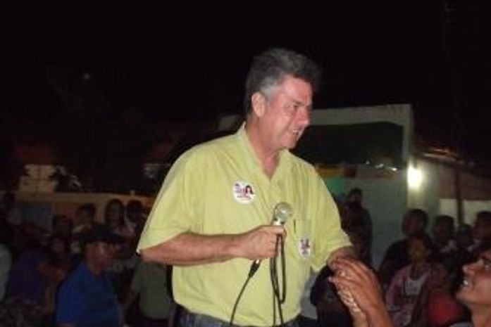 Candidatos a Prefeito trocam farpas em Palanques