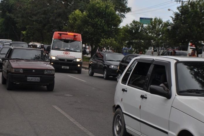 Rodoviários se aglomeravam na porta da empresa