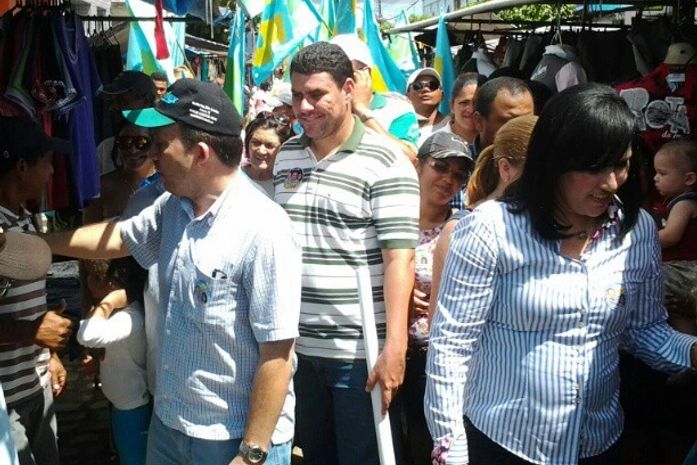 Manuilson e Eulália Andrade na feira de Colonia de Leopoldina