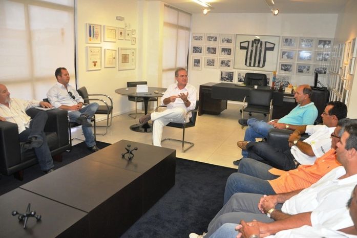 Representantes da Coopertaxi são recebidos pelo senador Renan em seu escritório de apoio