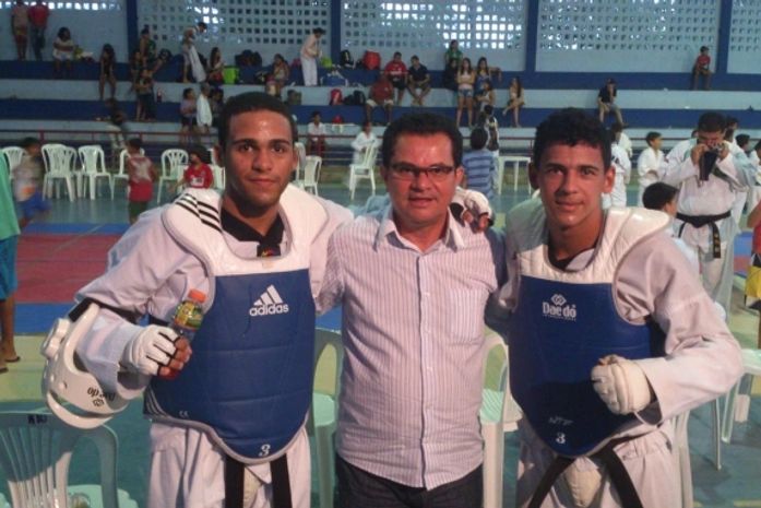 Campeões Victtor, Oswaldo e amigo Ubiratan Nunes.
