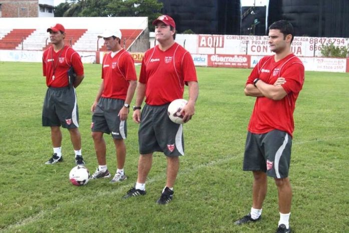 Pintado e comissão técnica