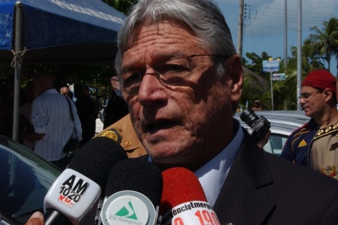 Vilela entrega viaturas, confirma concurso da PC e exalta Plano