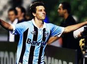 Grêmio perde para o Coritiba, mas busca vaga na raça
