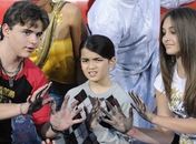 Filhos de Michael Jackson em homenagem ao pai