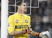 Jornal diz que Júlio César é desejado pelo QPR