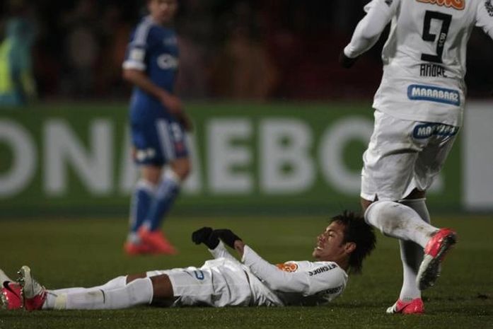 Fifa destaca Neymar "fora do alvo" com pênalti perdido no Chile