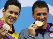 Ryan Lochte morde o ouro dos 400m medley ao lado do brasileiro Thiago Pereira, prata 