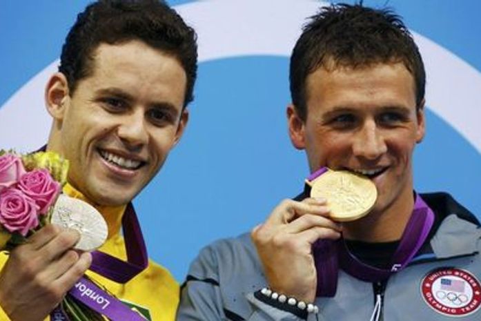 Ryan Lochte morde o ouro dos 400m medley ao lado do brasileiro Thiago Pereira, prata