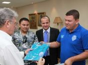 Governador recebe convite para participar do aniversário do CSA