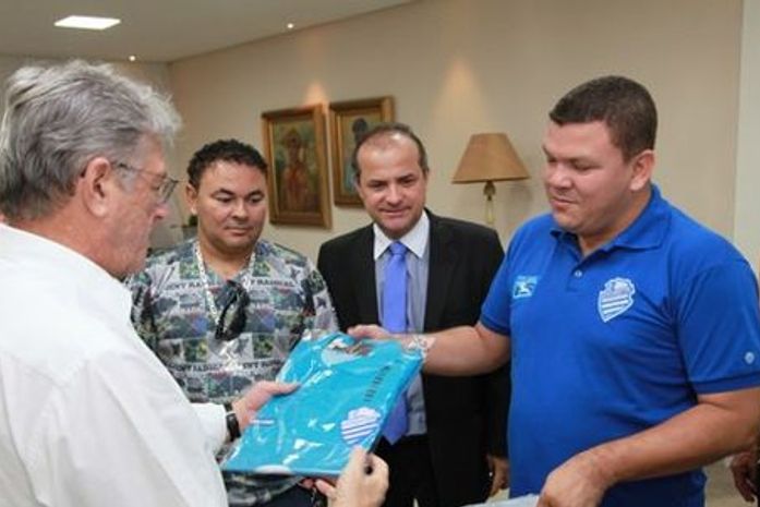 Governador recebe convite para participar do aniversário do CSA