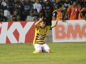 Vitória vira sobre Ceará e assume liderança da Série B
