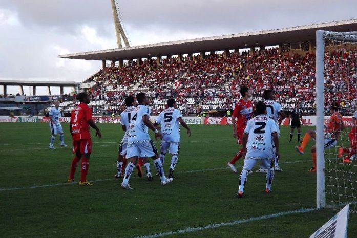 Em situações distinas, ASA e CRB entram em campo pela Série B