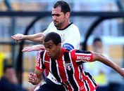 Luis Fabiano desequilibra em reencontro com Corinthians
