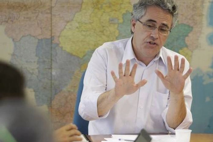 Governo pode devolver dinheiro do ponto cortado, mas greve continua