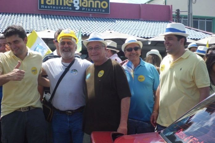 Rui, Raul Cleto, Téo, Claudionor e Marcelo Palmeira no adesivaço de domingo no Iate Clube