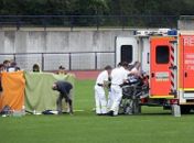 Árbitro de 75 anos morre após ser atingido por dardo