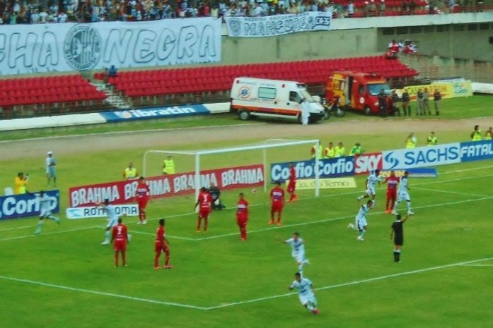 Nove jogadores do Galo não impediram o gol de Lucio Maranhão. Confira!