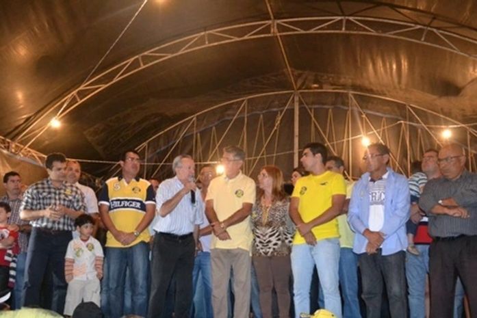 Senador Benedito quando falava no comicio de Dinho do Leite