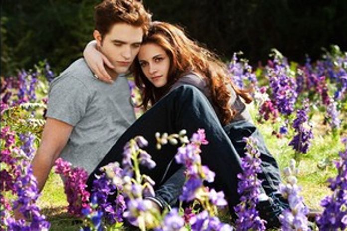 Kristen Stewart implorou para encontrar Robert Pattinson, diz revista