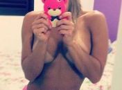 Vice do Miss Bumbum posta foto sem sutiã no Twitter