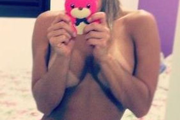 Vice do Miss Bumbum posta foto sem sutiã no Twitter