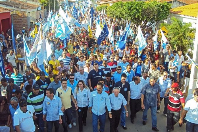 Caminhada do Marlan arrasta multidão no distrito Pé Leve