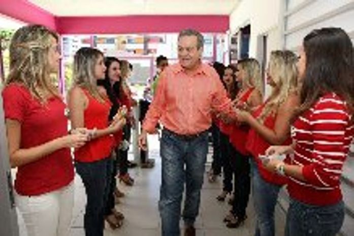 Lessa tenta superar indefinição na Justiça e "abandono" por 2º Turno