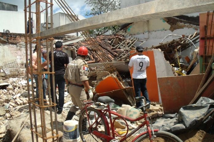 Teto de loja desabou e feriu pessoas em Arapiraca