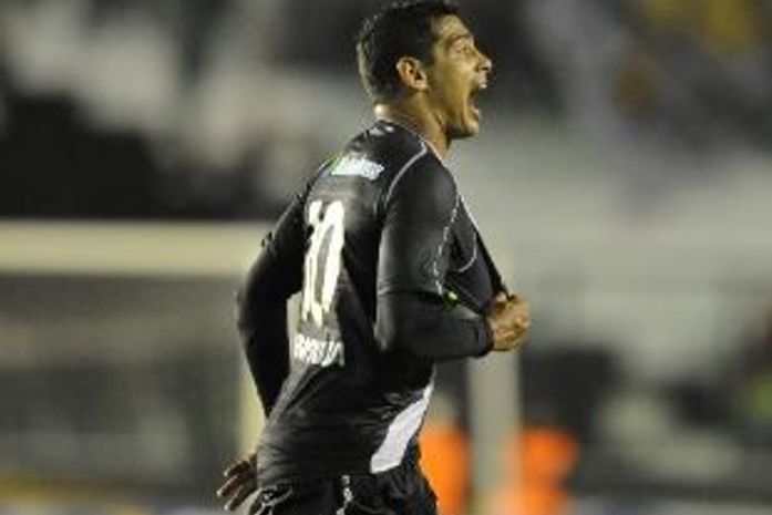 Vasco não recebe dinheiro da venda de Diego Souza e caso pode parar na Fifa