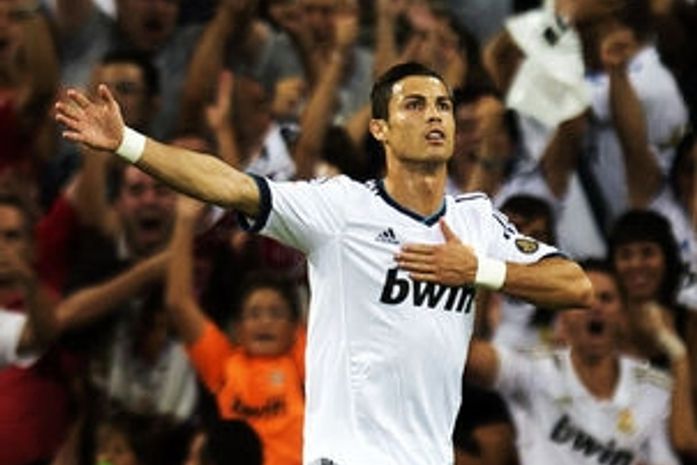 Real Madrid massacra no primeiro tempo e leva o título contra o Barça