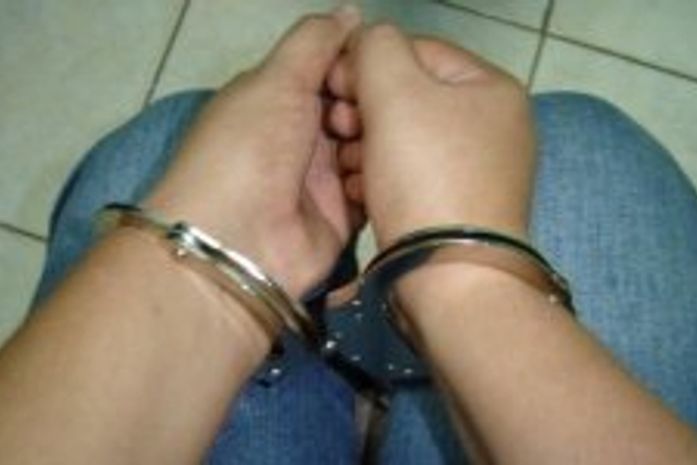 Polícia prende homem acusado de estuprar a própria filha por cinco anos