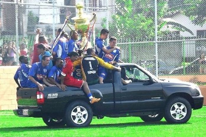 Time transforma caminhonete em "orçamento milionário"