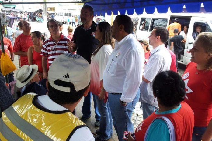 Paulão,Ronaldo e Patricia com feirantes palmeirenses