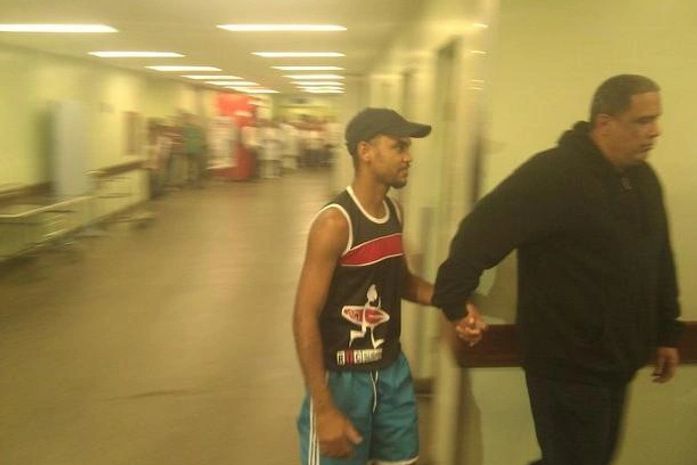 Operário que teve crânio perfurado por vergalhão deixa hospital