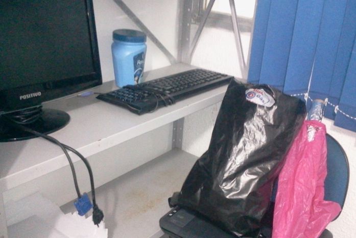 Monitor,impressora e drogas foram apreendidas com o acusado