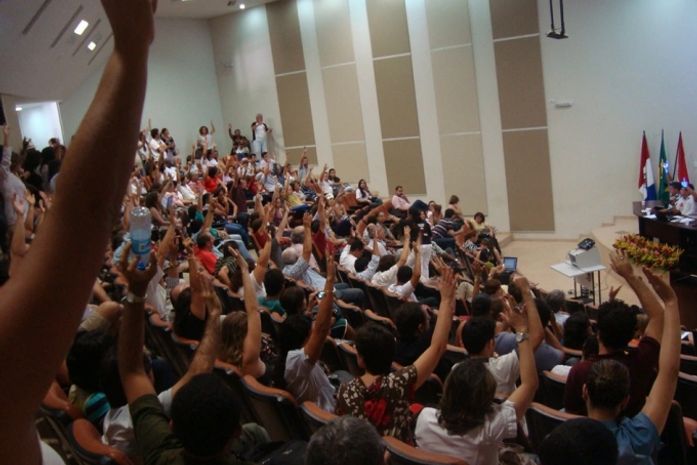 Sindicato decide suspender a greve nas federais