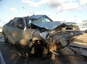 Pneu estoura e carro capota na BR-423 e fere cinco pessoas
