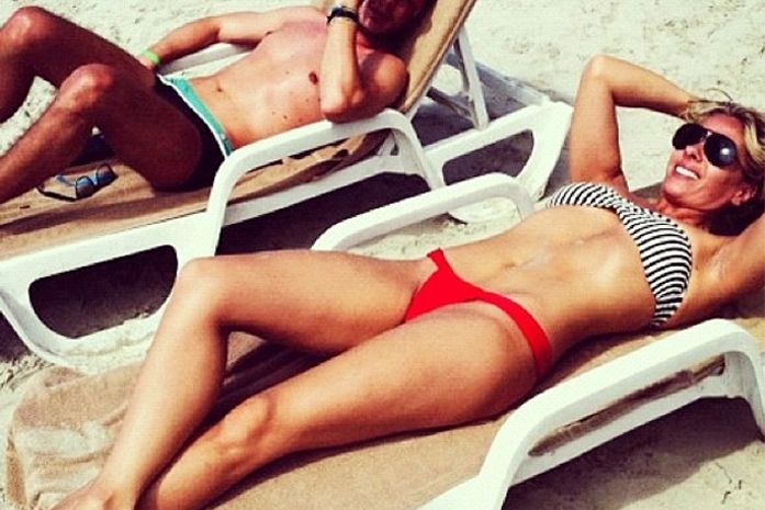 Galisteu posa de biquíni: 'Pra onde tenha sol, é pra lá que eu vou'