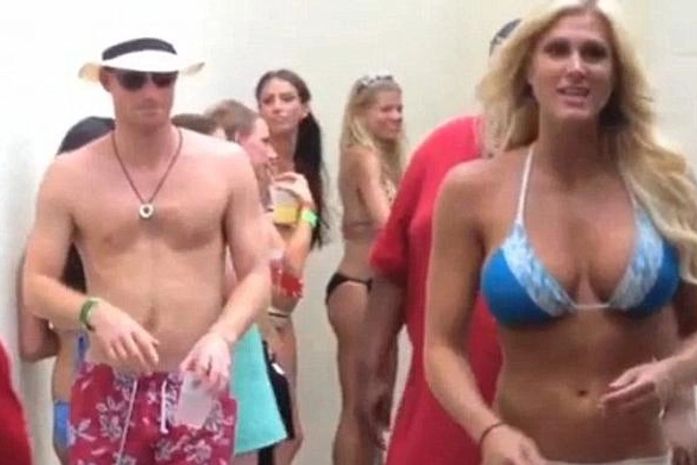 Príncipe Harry teve companhia de prostituta e traficante em festa