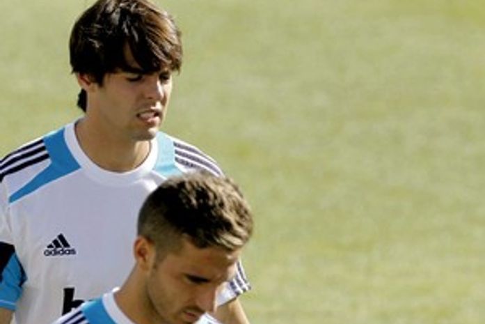 Kaká se recusa a posar com taça e pode ser punido